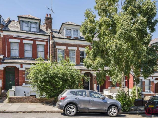 Flat for sale in Hornsey, Greater London