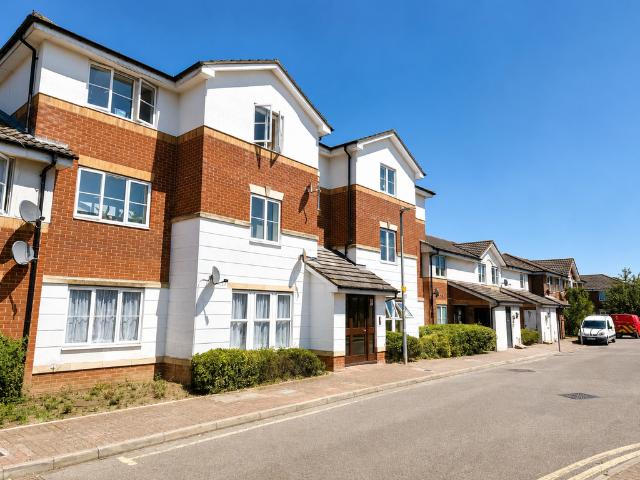 Flat for sale in Brompton, Gillingham