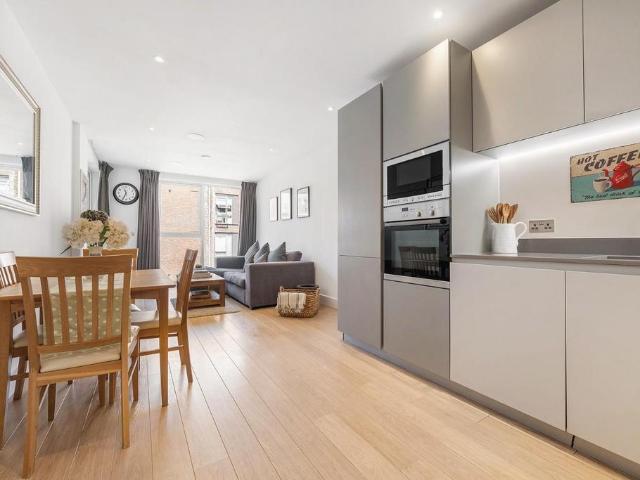 Flat for sale in Brixton, Greater London