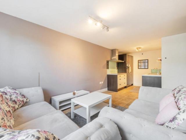 Flat for sale in Lindley, West Yorkshire