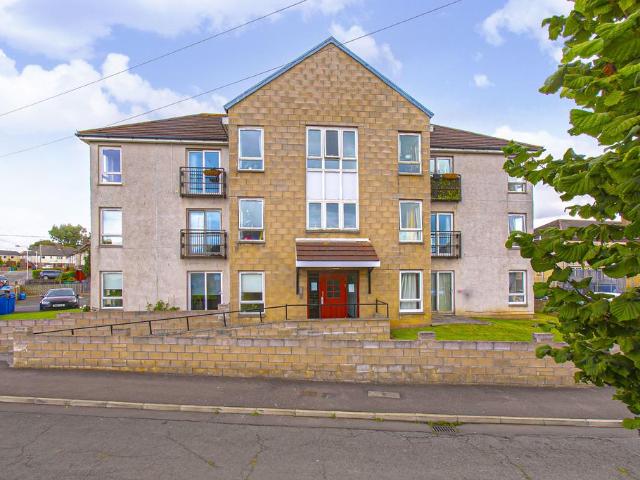 Flat for sale in Peasehill, Scotland