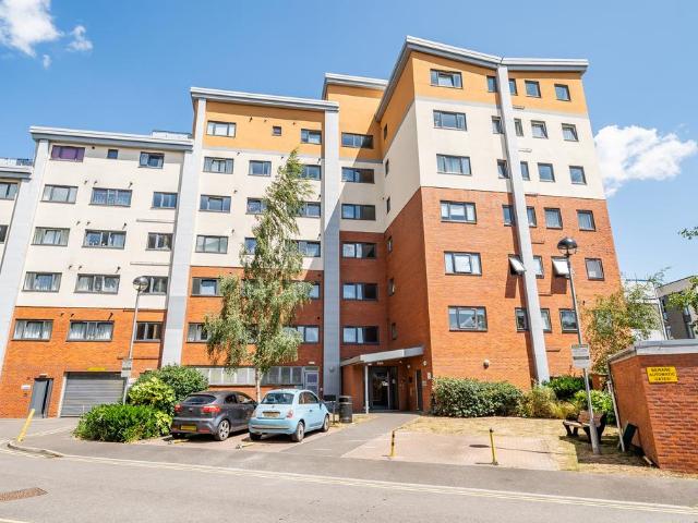 Flat for sale in Obridge, Rumwell
