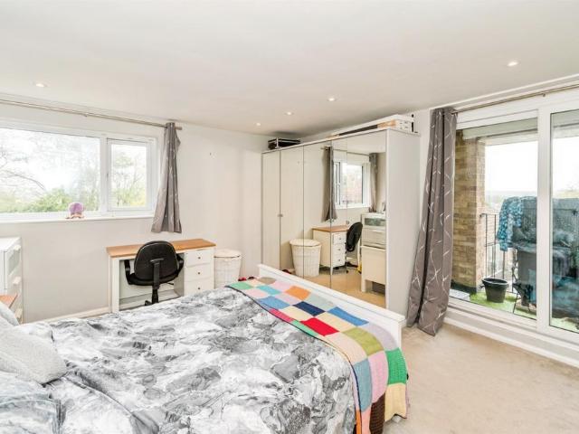 Flat for sale in Abbotts Barton, Harestock