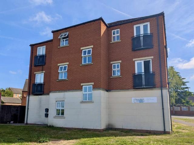 Flat for sale in Ermine West, Brayford
