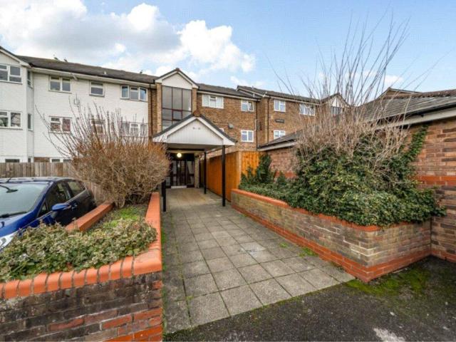 Flat for sale in Hanworth, Bracknell