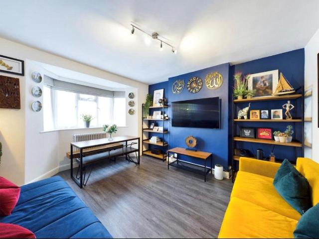 Flat for sale in London Borough of Lewisham, Greater London