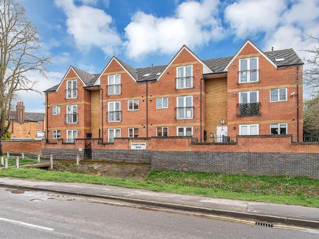 Flat for sale in Elmfield, Leicestershire
