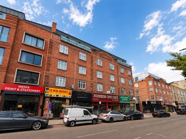 Flat for sale in South Hackney, Greater London