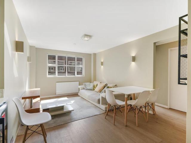 Flat for sale in Paddington, Greater London
