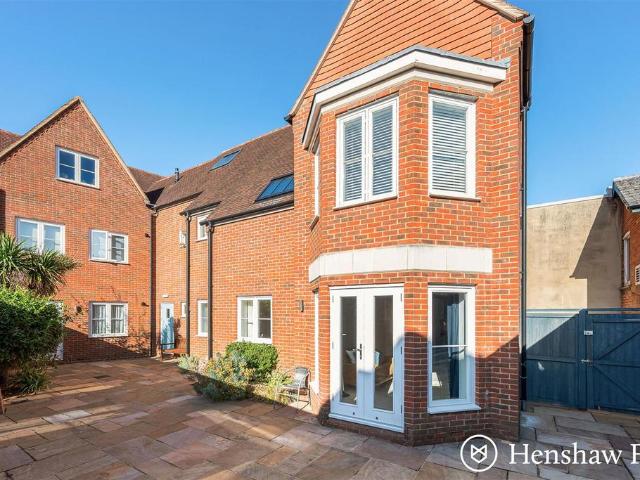Flat for sale in Barton Stacey, Hampshire