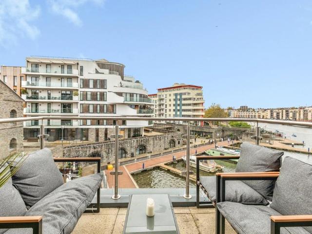 Flat for sale in Spike Island, Feckenham