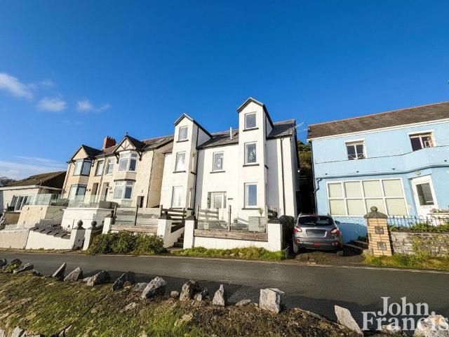 Flat for sale in Amroth, Wales