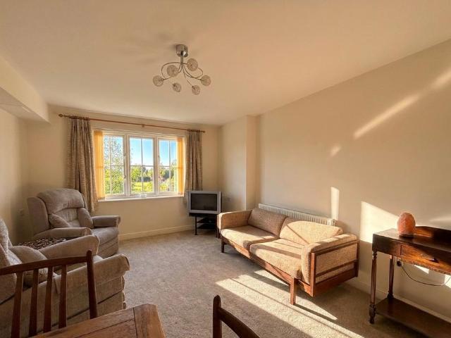 Flat for sale in Navestock Side, Essex