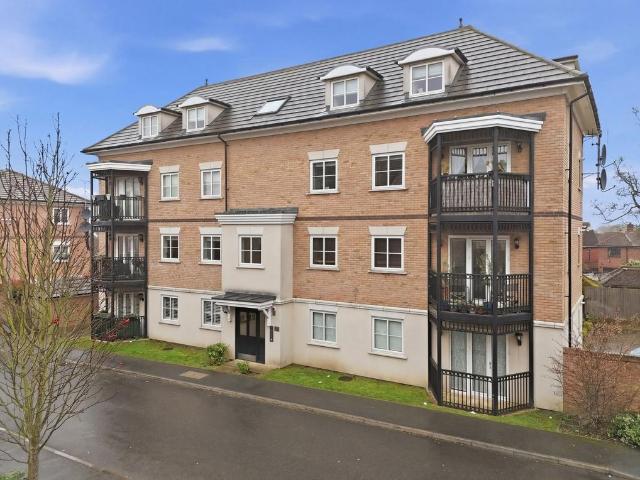 Flat for sale in Ivy Chimneys, Epping
