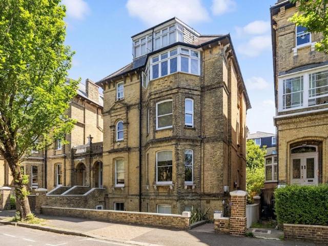 Flat for sale in Aldrington
