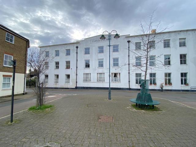 Flat for sale in Middle Deal, Ash