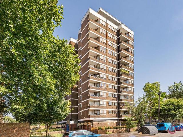 Flat for sale in South Hackney, Greater London