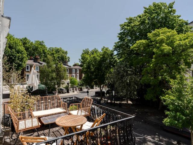 Flat for sale in Kensal Town, Bayswater