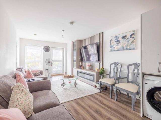 Flat for sale in Burnham, Dorney Reach