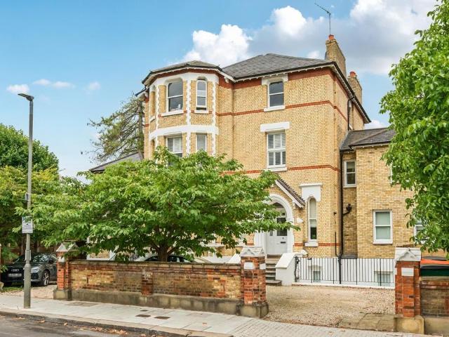 Flat for sale in London Borough of Wandsworth, Greater London
