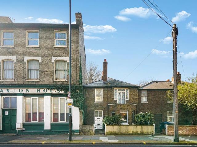 Flat for sale in London Borough of Merton, Mitcham