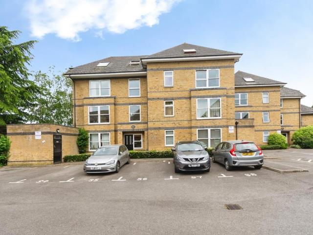 Flat for sale in Row Town, Surrey