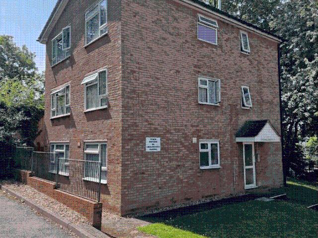 Flat for sale in Park Town, Luton