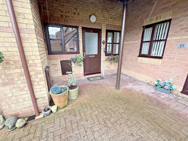 Flat for sale in Waltham