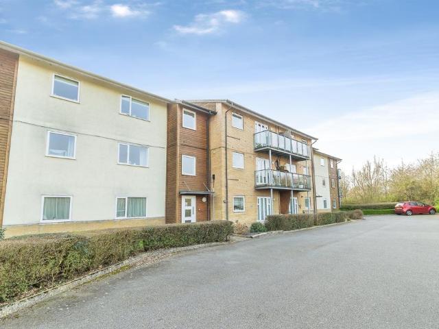 Flat for sale in Monkston Park, Milton Keynes