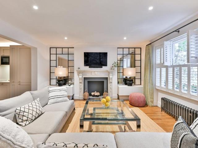 Flat for sale in Brompton, Greater London