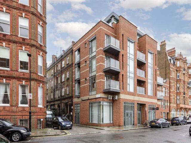 Flat for sale in London Borough of Hammersmith and Fulham, Greater London