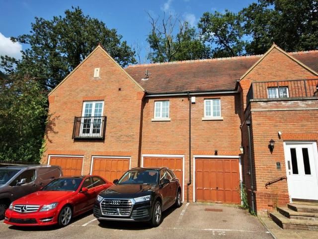 Flat for sale in Clements Park, Navestock Side