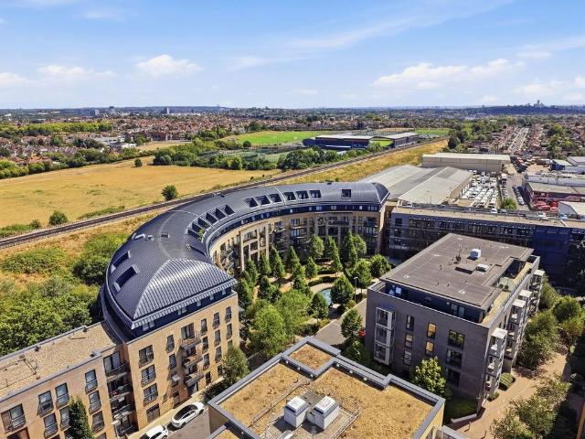 Flat for sale in Little Stanmore, Greater London