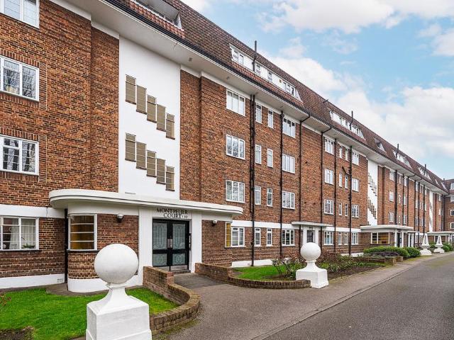 Flat for sale in London Borough of Ealing, Perivale