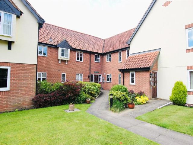 Flat for sale in Wroxham, Crostwick