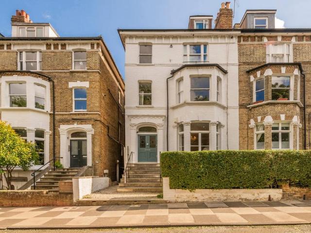 Flat for sale in Petersham, Greater London