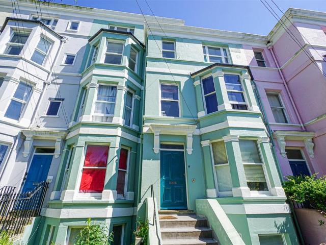 Flat for sale in Old Town, Guestling Green