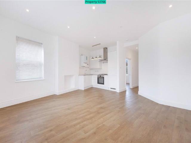 Flat for sale in Hornsey, Greater London