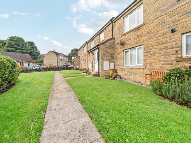 Flat for sale in Crimbles, Leeds