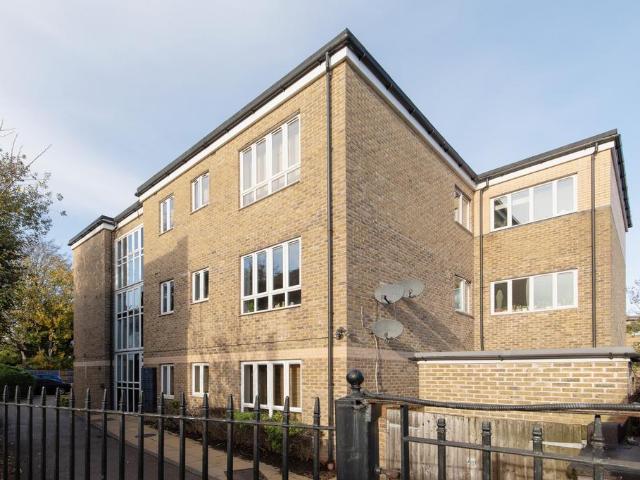 Flat for sale in London Borough of Southwark, Greater London