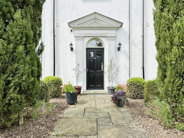 Flat for sale in Burton and Winkton