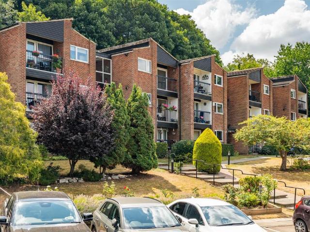 Flat for sale in Hertford, Colliers End