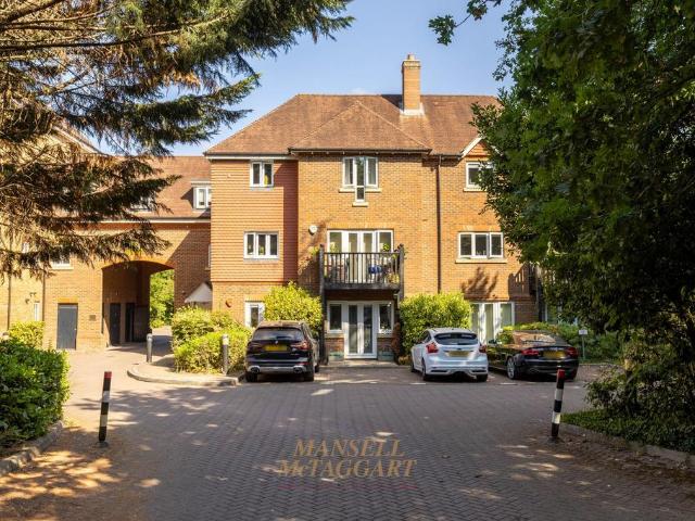 Flat for sale in Perryfields, West Sussex
