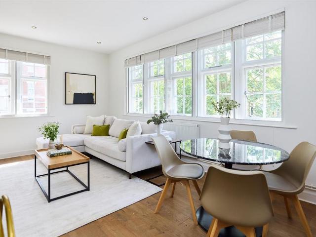 Flat for sale in Camberwell, Greater London