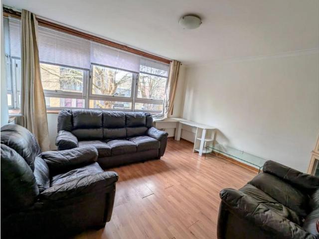Flat for sale in Old Kent Road, Greater London