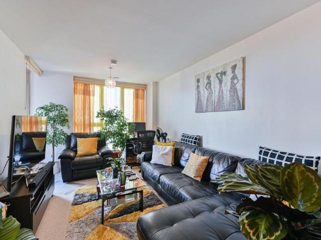 Flat for sale in London Borough of Croydon, Greater London