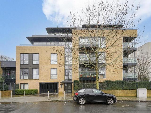 Flat for sale in Putney, Greater London