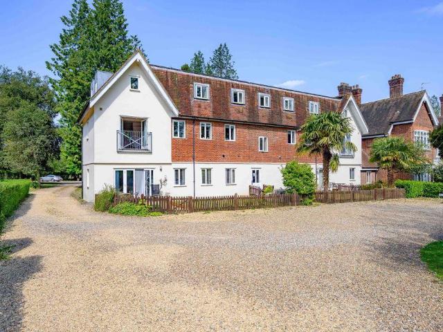 Flat for sale in Hatfield, Fretherne