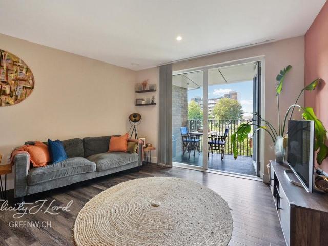 Flat for sale in London Borough of Lewisham, Greater London