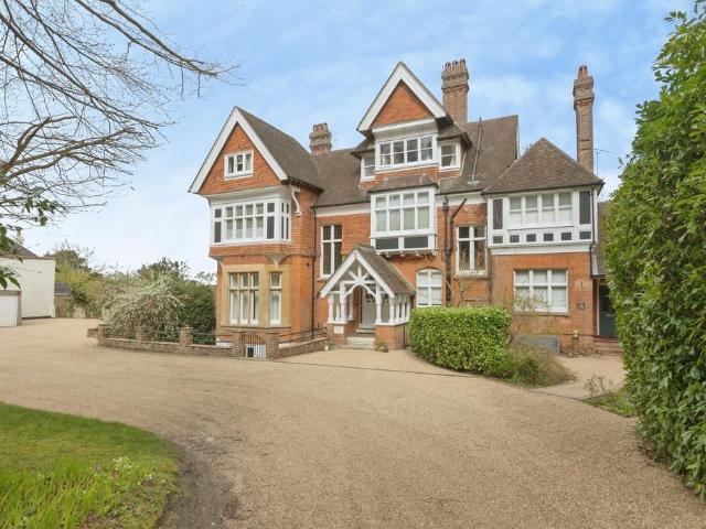 Flat for sale in Broadwater Down, Sandown Park